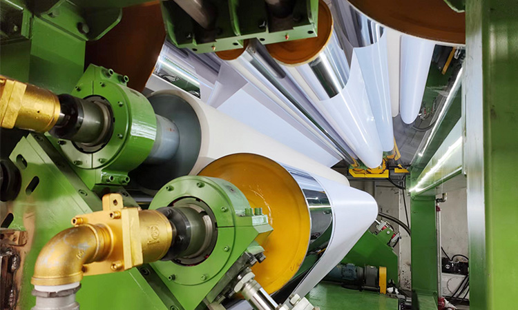 How to improve the lamination speed of a four-layer light box cloth laminating machine for PVC advertising materials while ensuring quality?